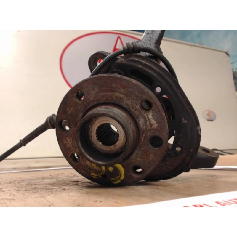 Fusee avant gauche OPEL CORSA (C) PHASE 1 d’occasion