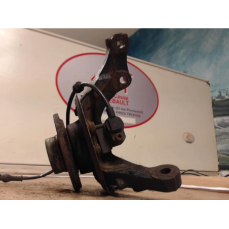 Fusee avant gauche OPEL CORSA (C) PHASE 1 d’occasion