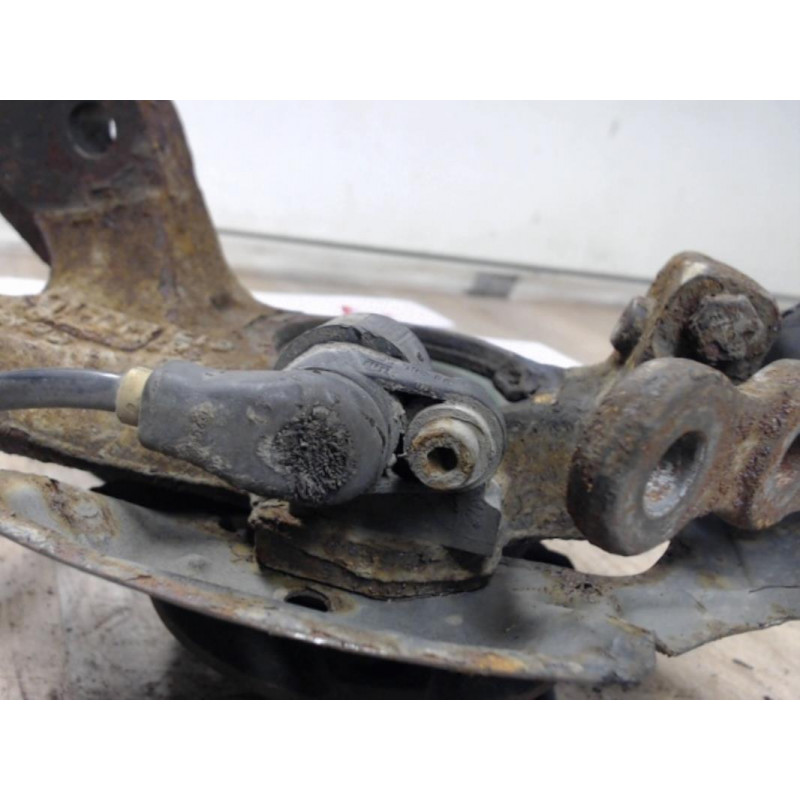 Fusee avant gauche OPEL TIGRA d’occasion