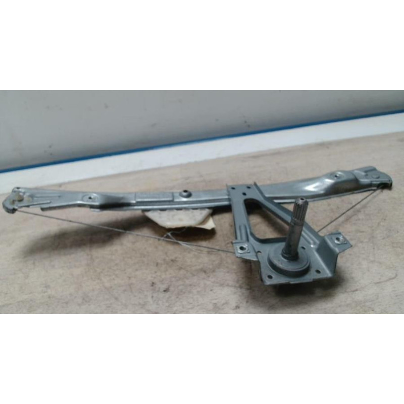 Leve vitre mecanique arriere gauche RENAULT CLIO 2 PHASE 2 d’occasion