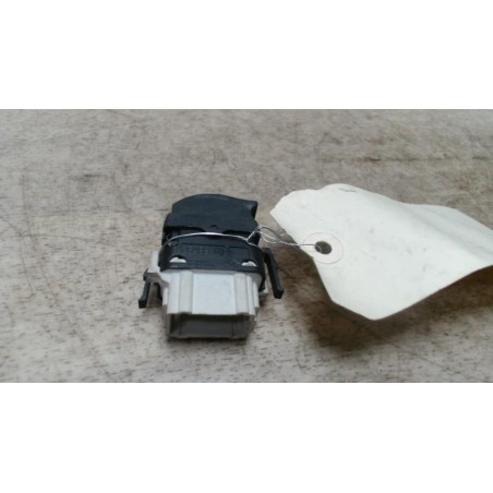 Interrupteur de leve vitre avant droit RENAULT CLIO 2 PHASE 2 d’occasion
