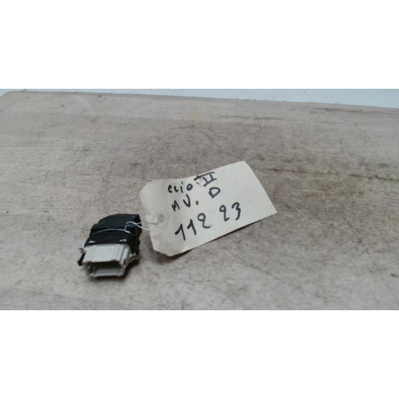 Interrupteur de leve vitre avant droit RENAULT CLIO 2 PHASE 2 d’occasion