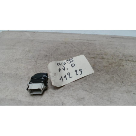 Interrupteur de leve vitre avant droit RENAULT CLIO 2 PHASE 2 d’occasion