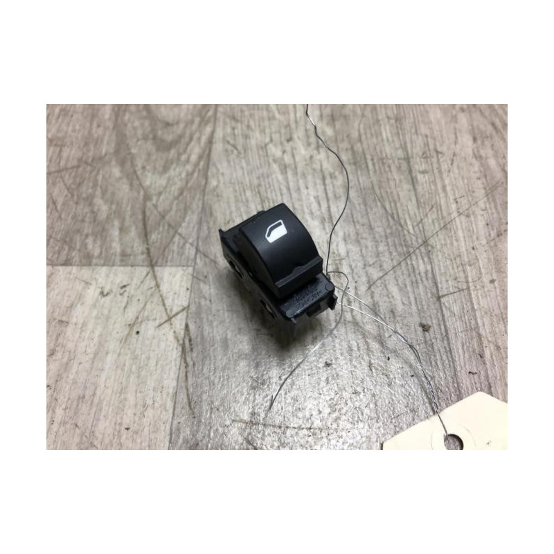 Interrupteur de leve vitre avant droit PEUGEOT 308 2 PHASE 1 d’occasion