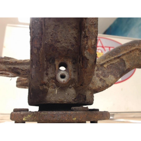 Fusee avant gauche FORD FIESTA IV d’occasion
