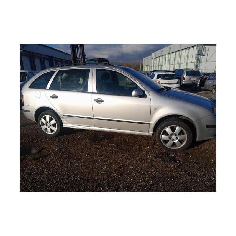 Feu arriere principal droit (feux) SKODA FABIA 1 PHASE 1 BREAK d’occasion