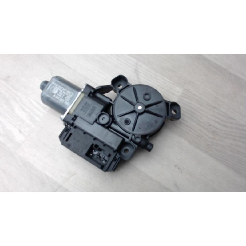 Moteur leve vitre arriere gauche VOLKSWAGEN POLO 5 PHASE 2 d’occasion