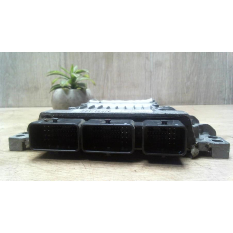 Calculateur moteur RENAULT SCENIC 2 PHASE 2 d’occasion