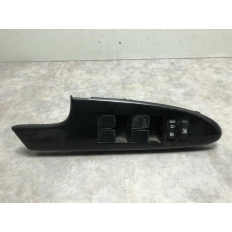 Interrupteur de leve vitre avant gauche TOYOTA URBAN CRUISER d’occasion