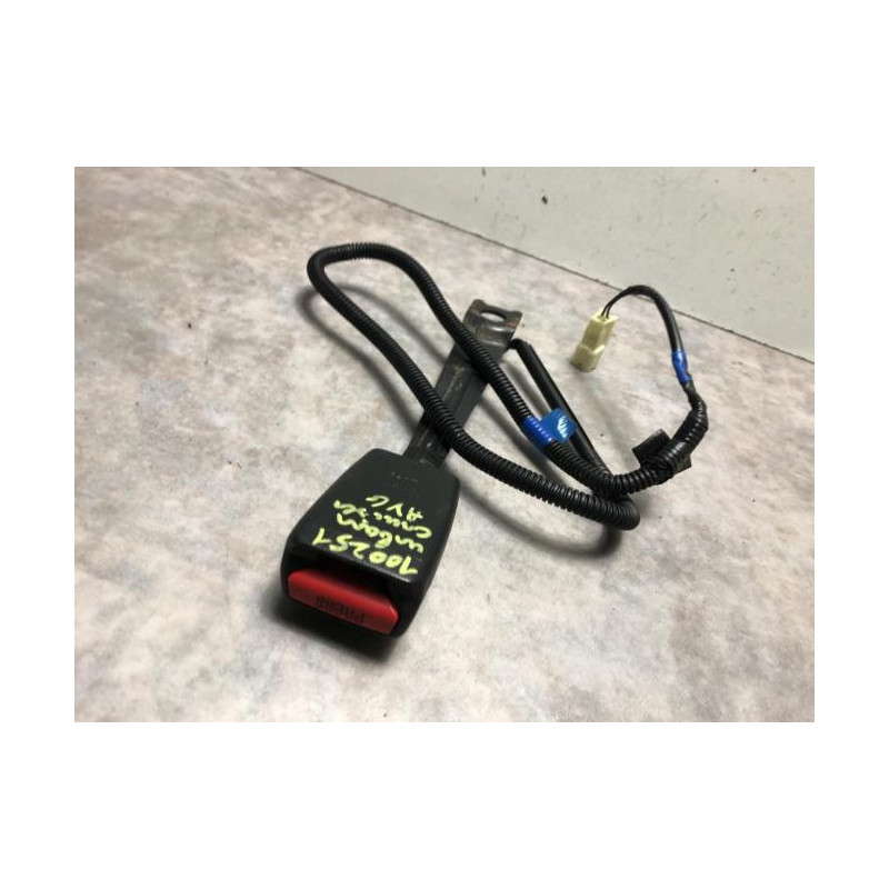 Attache ceinture avant gauche TOYOTA URBAN CRUISER d’occasion