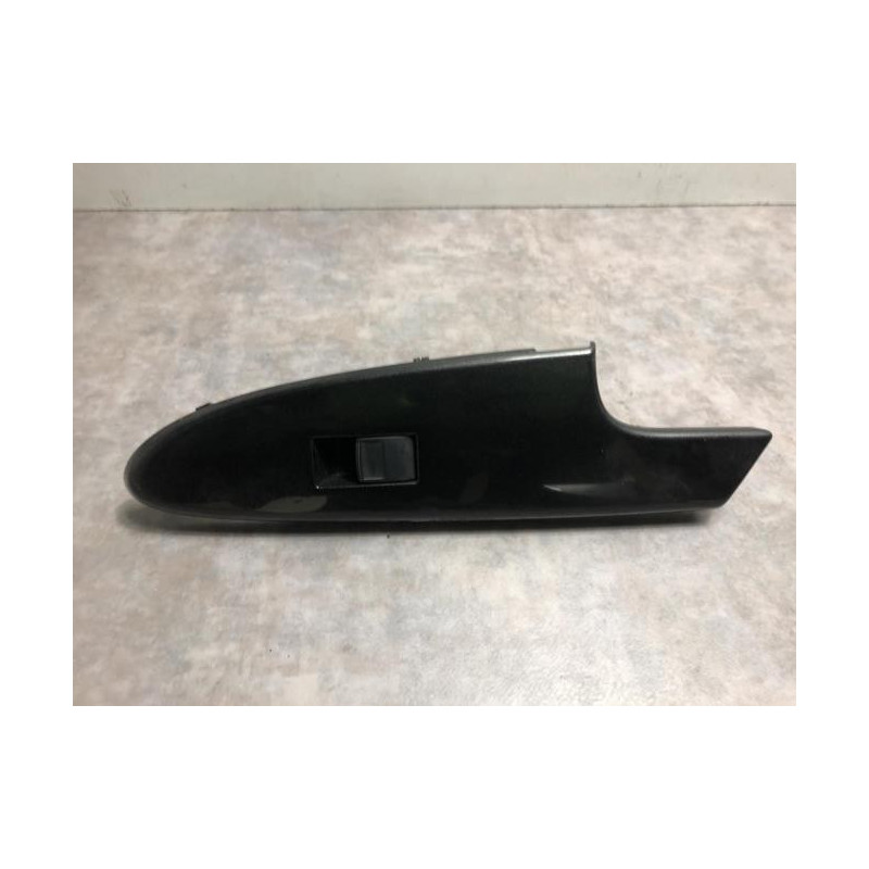 Interrupteur de leve vitre avant droit TOYOTA URBAN CRUISER d’occasion