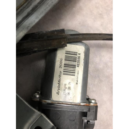 Leve vitre electrique avant droit RENAULT KANGOO 2 PHASE 1 d’occasion