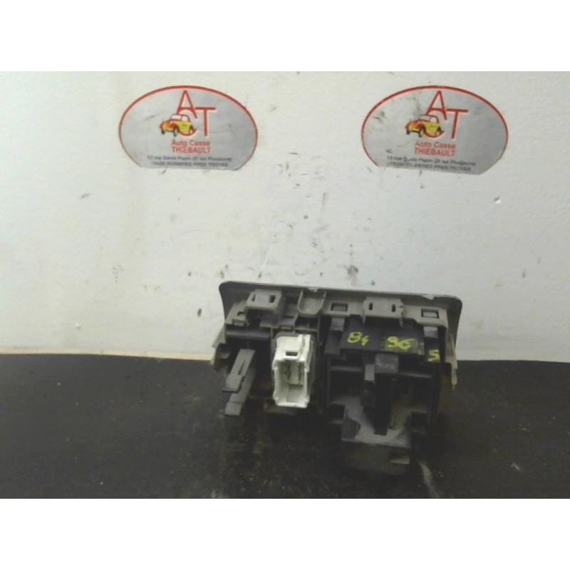 Commande de phare RENAULT CLIO III 1.2 16V d’occasion