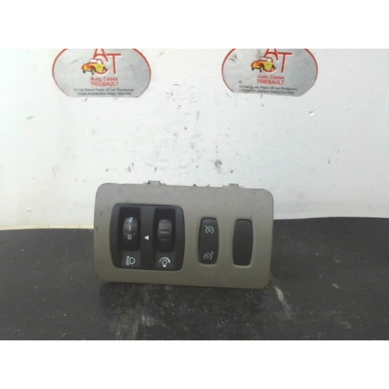 Commande de phare RENAULT CLIO III 1.2 16V d’occasion