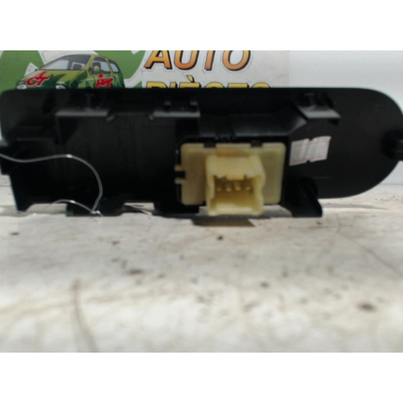 Interrupteur de leve vitre avant droit RENAULT CLIO 4 PHASE 1 d’occasion