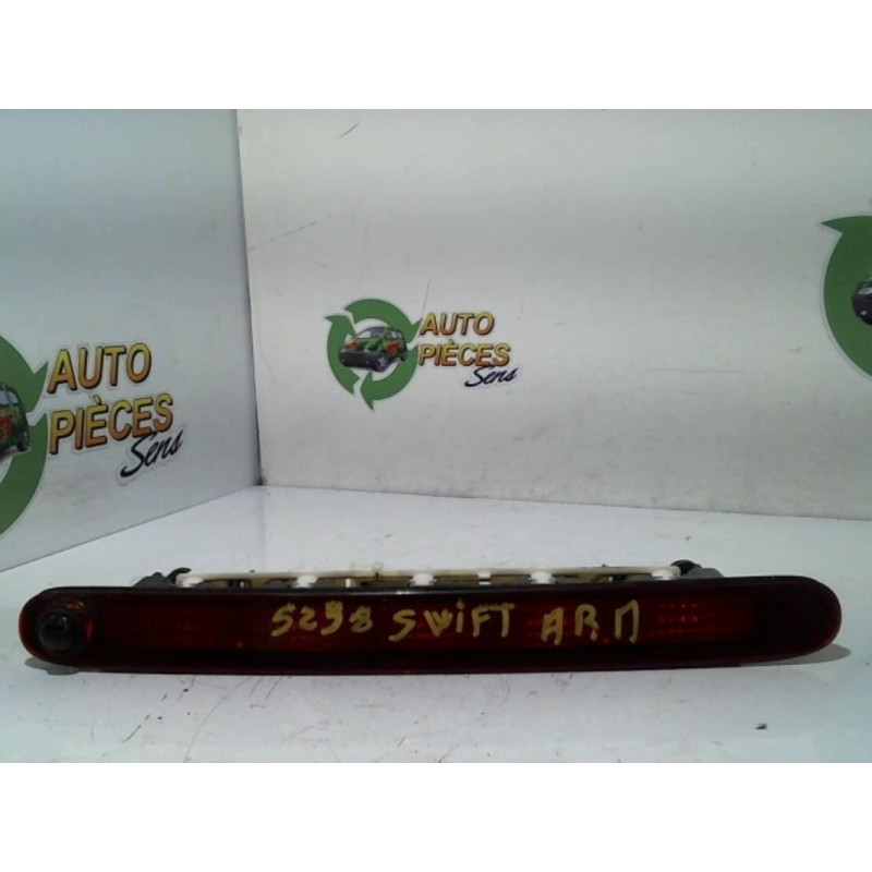 Feu arriere stop central SUZUKI SWIFT 3 d’occasion