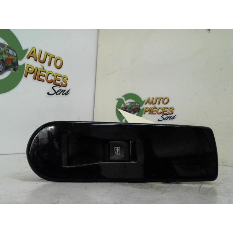 Interrupteur de leve vitre avant droit RENAULT CLIO 4 PHASE 1 d’occasion