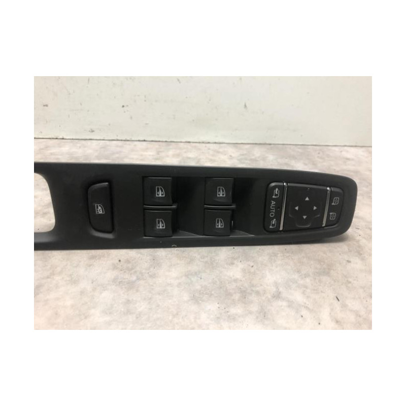 Interrupteur de leve vitre avant gauche RENAULT CAPTUR 1 PHASE 2 d’occasion