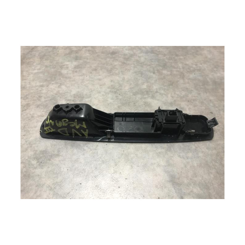 Interrupteur de leve vitre avant droit RENAULT MEGANE 3 PHASE 1 BREAK d’occasion
