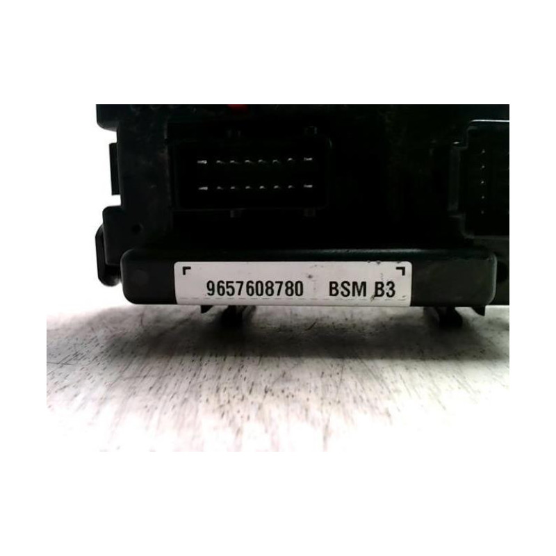 Boitier servitude moteur (BSM) PEUGEOT 206+ d’occasion