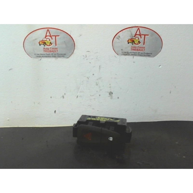 Bouton de warning RENAULT  d’occasion