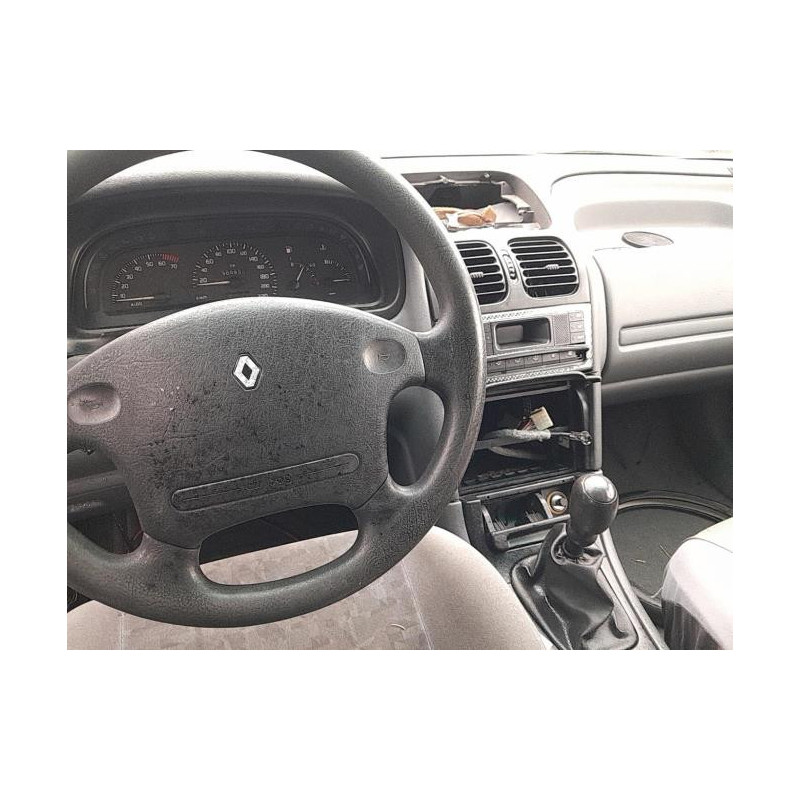 Compresseur clim RENAULT LAGUNA 1 PHASE 1 BREAK d’occasion