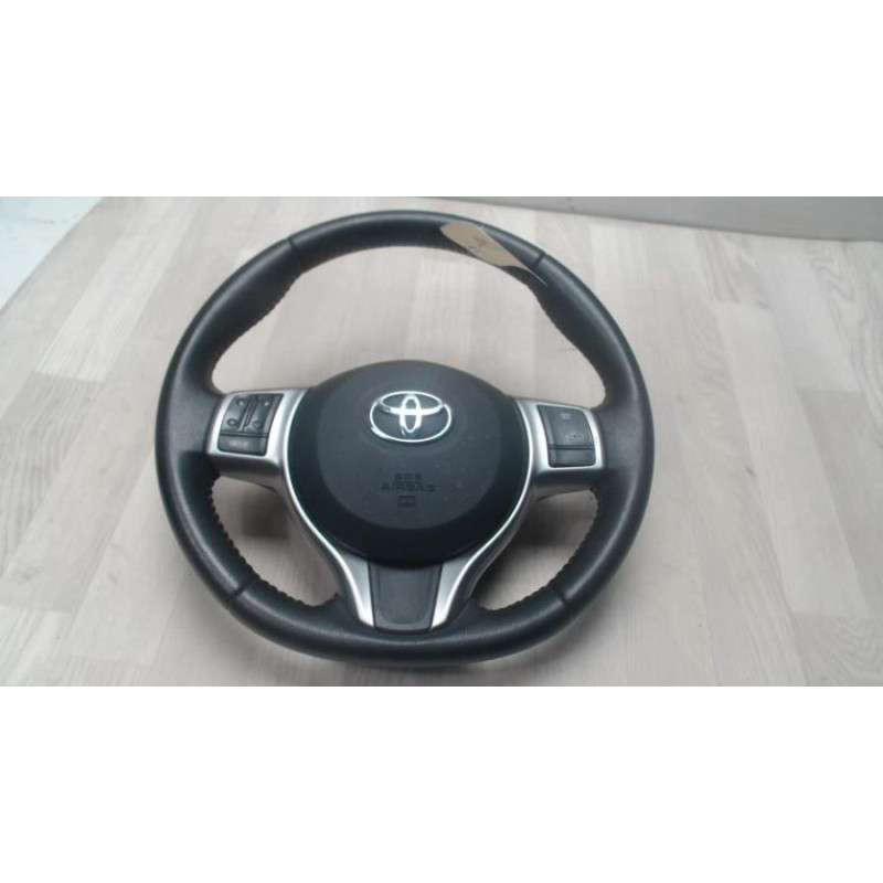 Volant TOYOTA YARIS 3 PHASE 1 d’occasion