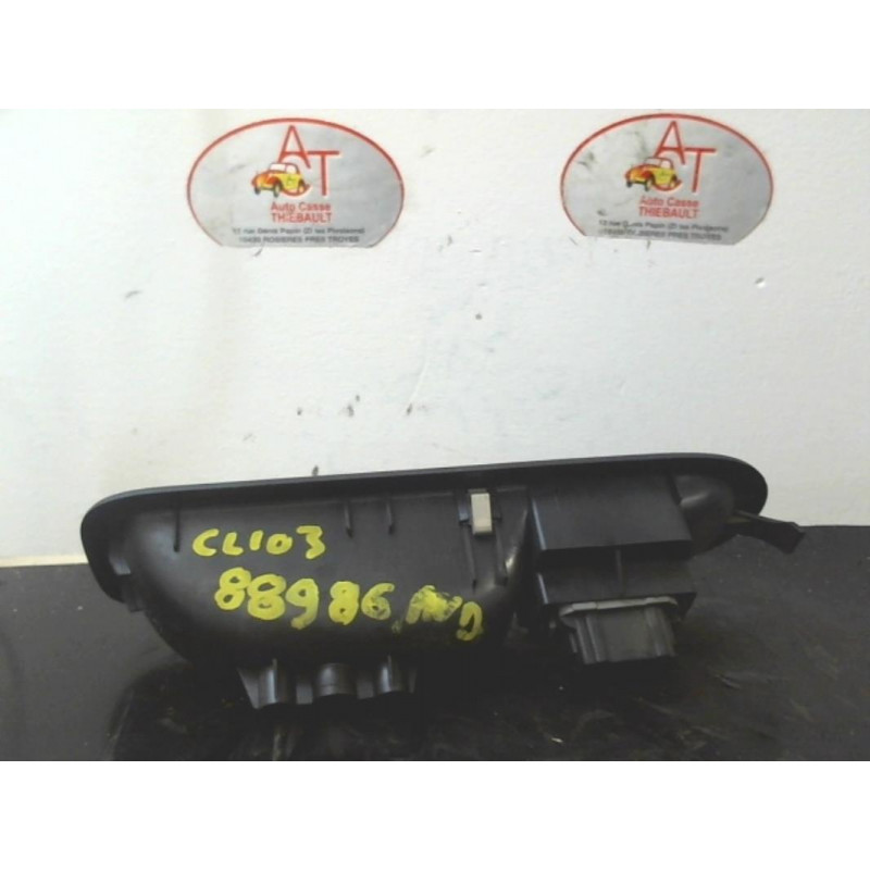 Interrupteur de leve vitre avant droit RENAULT CLIO III PHASE 1 d’occasion