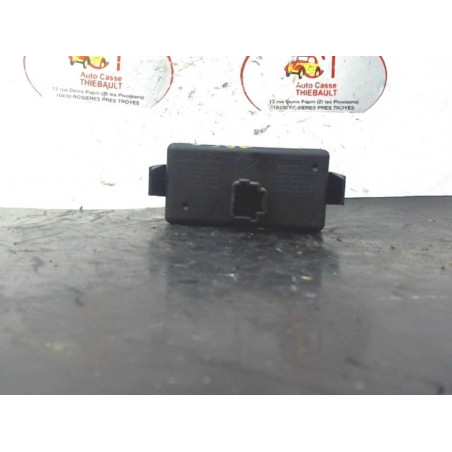 Bouton de warning RENAULT CLIO III PHASE 1 d’occasion