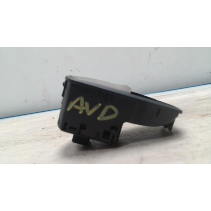 Interrupteur de leve vitre avant droit OPEL CORSA D PHASE 1 d’occasion