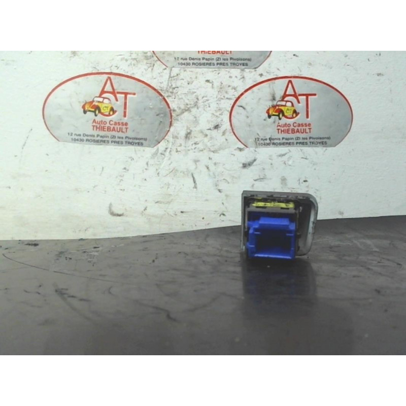 Bouton de warning PEUGEOT 208 d’occasion