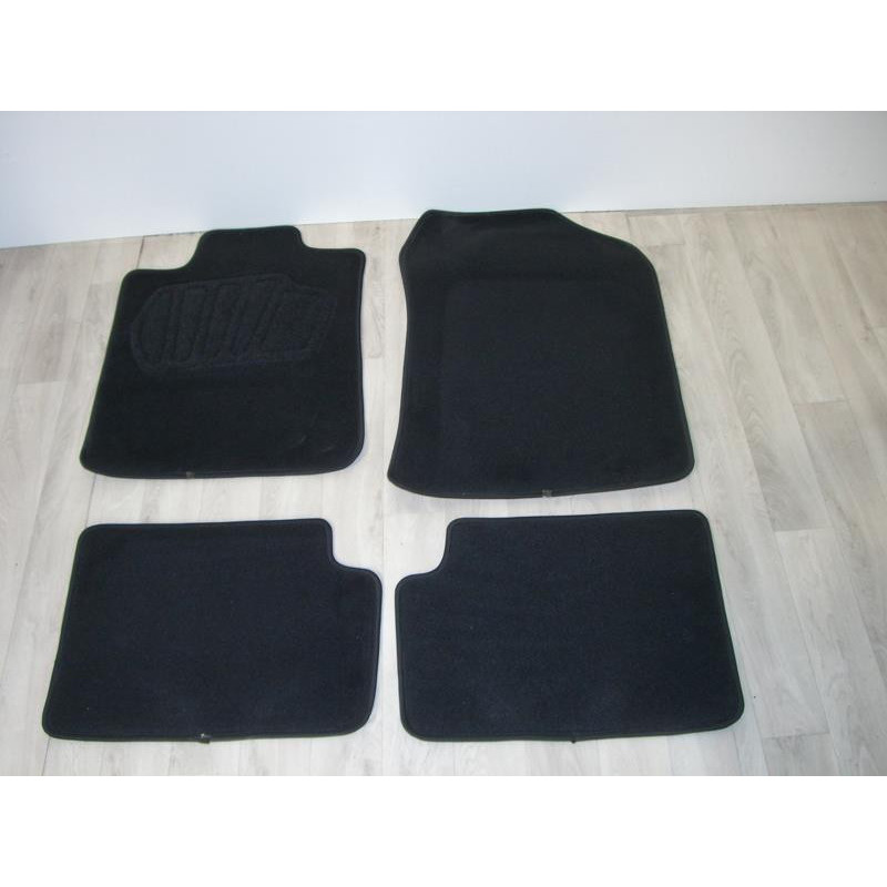 Tapis de sol TOYOTA COROLLA 9 PHASE 2 d’occasion