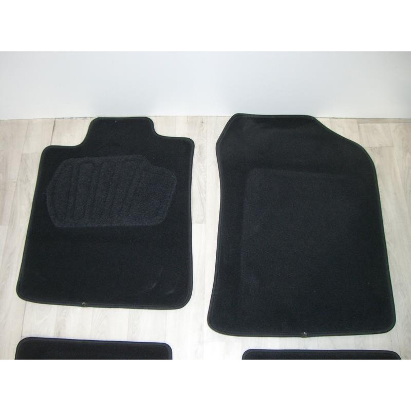 Tapis de sol TOYOTA COROLLA 9 PHASE 2 d’occasion