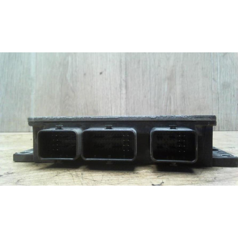 Calculateur moteur RENAULT CLIO 3 PHASE 1 d’occasion
