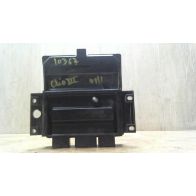 Calculateur moteur RENAULT CLIO 3 PHASE 1 d’occasion