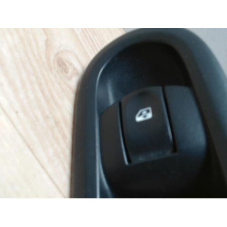 Interrupteur de leve vitre avant droit RENAULT CLIO 3 PHASE 1 d’occasion
