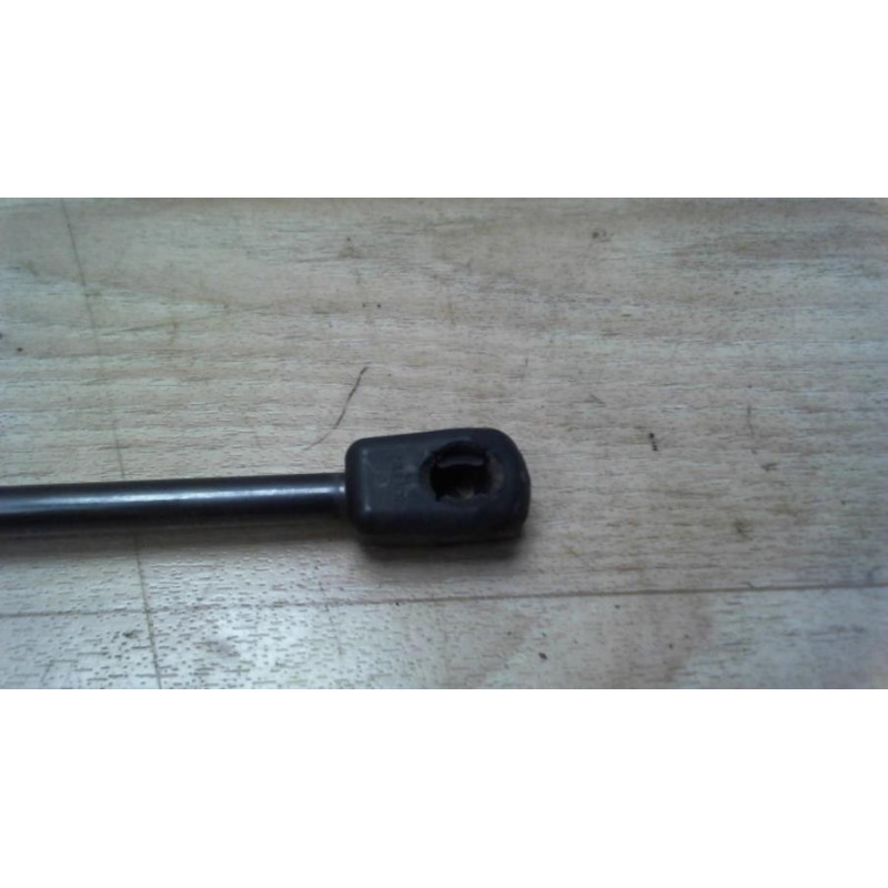 Verin de lunette arriere gauche VOLKSWAGEN POLO 5 PHASE 1 d’occasion