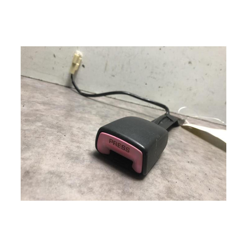 Attache ceinture avant gauche SUZUKI SWIFT 3 d’occasion