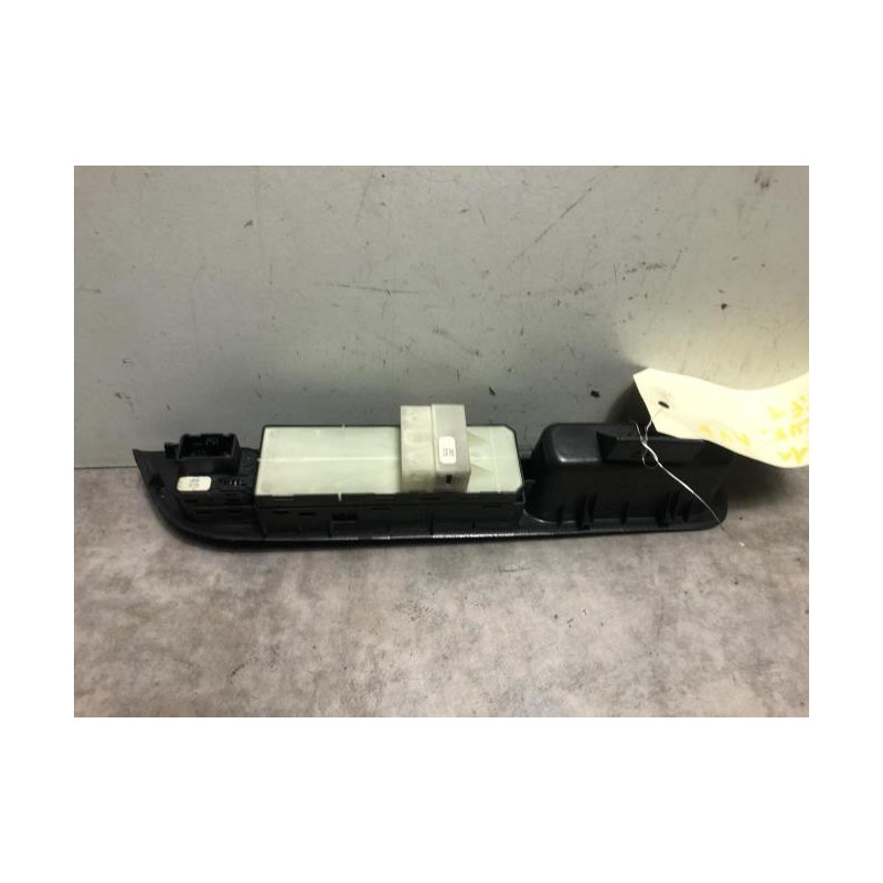 Interrupteur de leve vitre avant gauche SUZUKI SWIFT 3 d’occasion