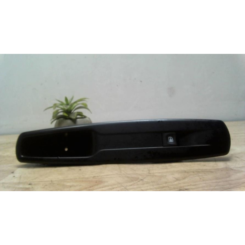 Interrupteur de leve vitre avant droit RENAULT SCENIC 3 PHASE 1 d’occasion