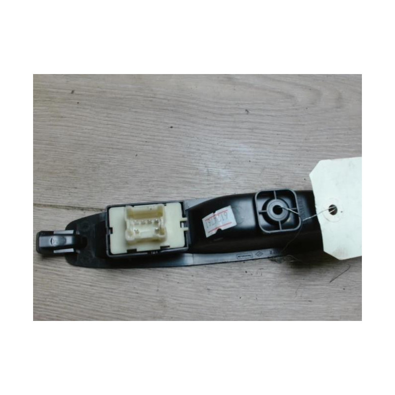 Interrupteur de leve vitre arriere droit RENAULT CLIO 4 PHASE 1 d’occasion