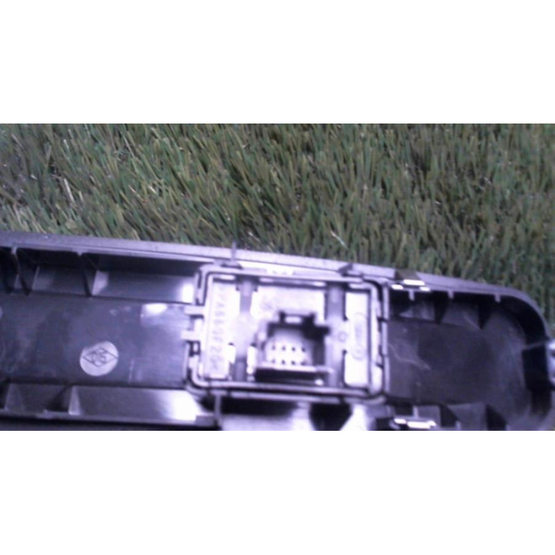Interrupteur de leve vitre avant droit RENAULT SCENIC 3 PHASE 3 d’occasion