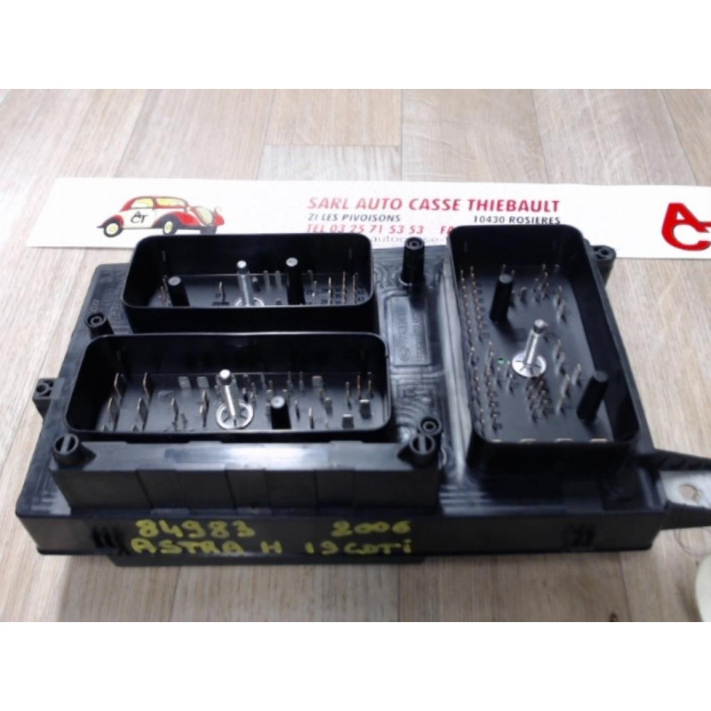 Porte fusible OPEL ASTRA GTC CDTI d’occasion