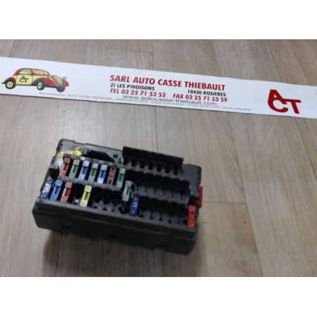 Porte fusible PEUGEOT  d’occasion