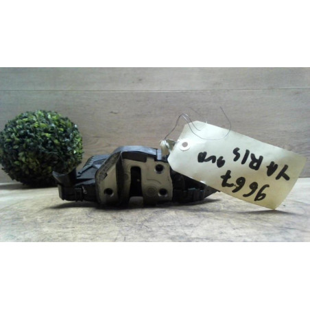 Serrure avant droit TOYOTA YARIS 2 PHASE 1 d’occasion
