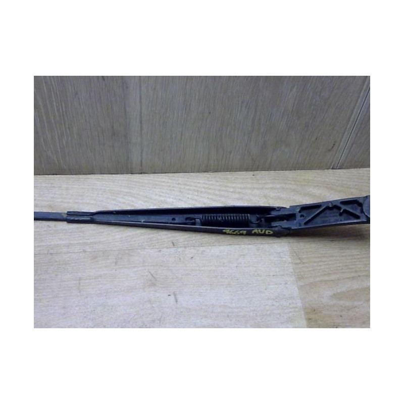 Bras essuie glace avant droit SKODA OCTAVIA 2 PHASE 1 d’occasion