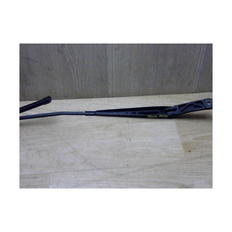 Bras essuie glace avant droit SKODA OCTAVIA 2 PHASE 1 d’occasion