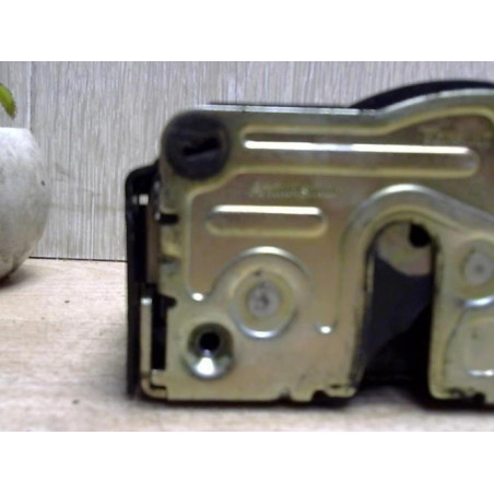 Serrure avant droit RENAULT CLIO 2 PHASE 2 d’occasion