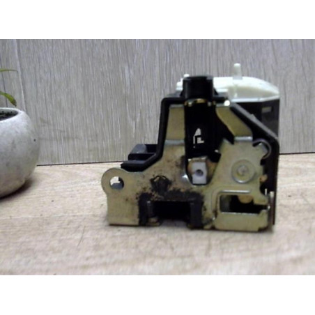 Serrure avant droit RENAULT CLIO 2 PHASE 2 d’occasion