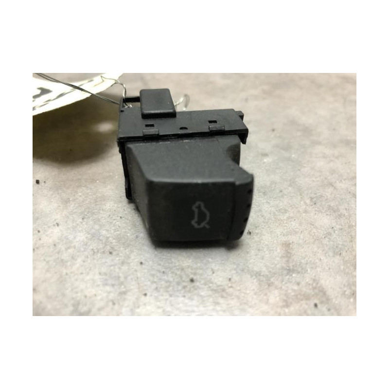 Bouton de coffre VOLKSWAGEN PASSAT 4 PHASE 2 d’occasion